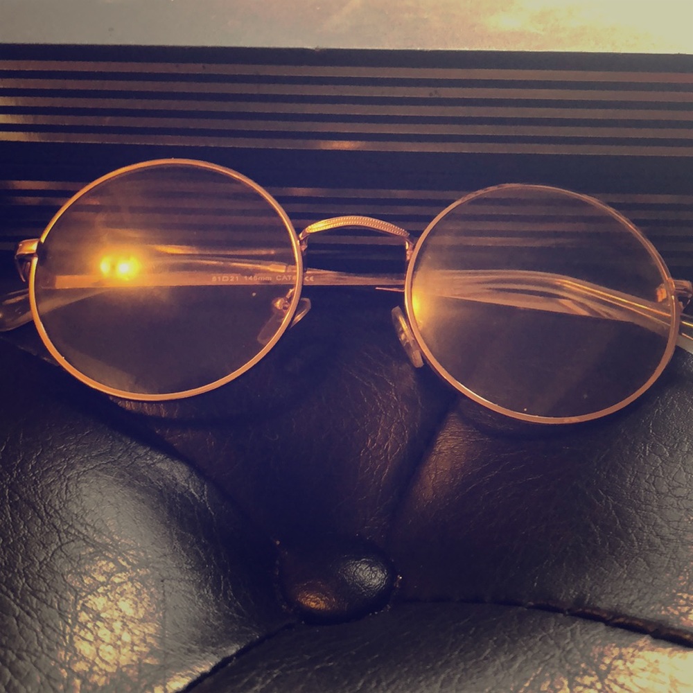 Circle frame glasses